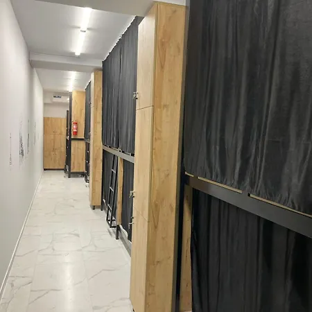 The Hangout ホステル