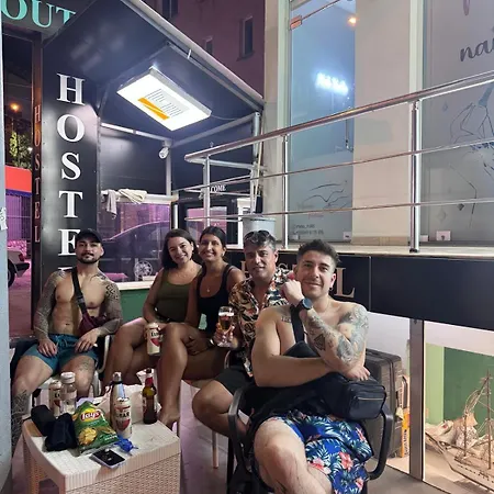 The Hangout ホステル Sarandë